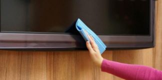 How to properly clean a TV and monitor screen